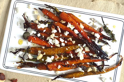 Petites carottes rôties au miel et au thym, noisettes et féta