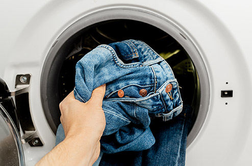 Comment laver un jean à la machine ?