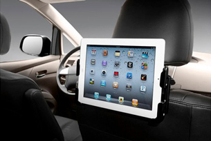 Pour vos longs voyages en voiture, le support appui-tête pour tablette est idéal