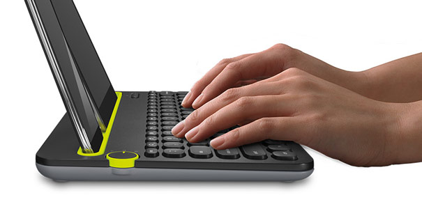 Le clavier K480 offre le confort de frappe d'un clavier PC sur les tablettes et smartphones