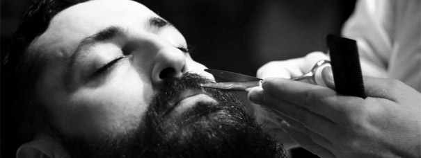 Tailler une barbe longue aux ciseaux