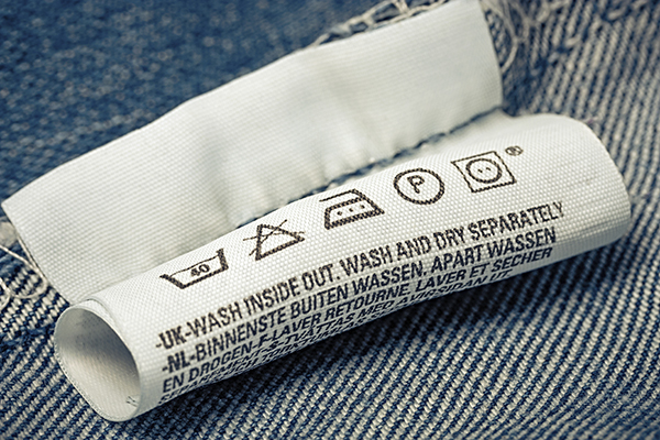 Suivez bien les indications des étiquettes de votre jean !