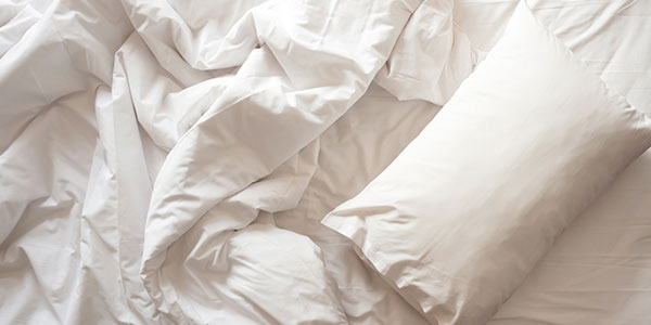 Un oreiller rectangulaire est indiqué pour trouver le sommeil plus facilement