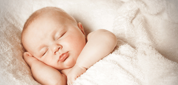Garder un oeil sur le sommeil de bébé avec les objets connectés