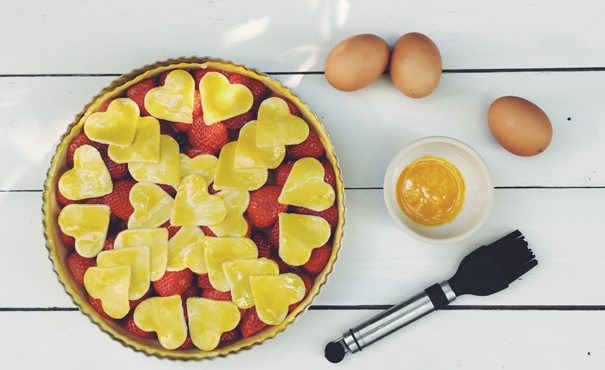 Badigeonnez de jaune d’œuf les décors en pâte feuilletée. Crédit photo : Juliette Lalbaltry