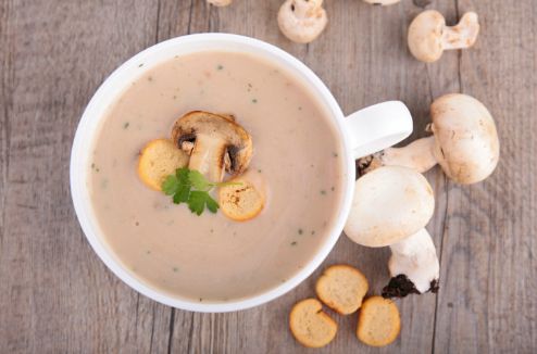 Soupe aux champignons de Paris et aneth