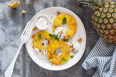 Ananas grillé et son yaourt grec vanillé