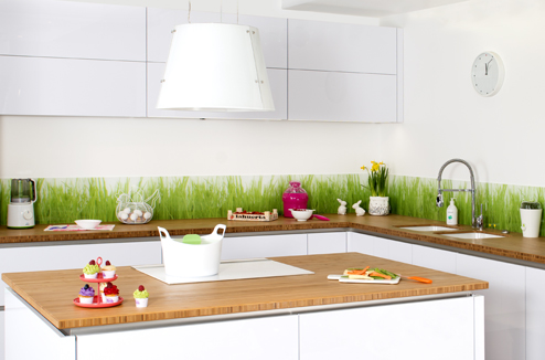 Des idées pour donner du style à une cuisine blanche monochrome