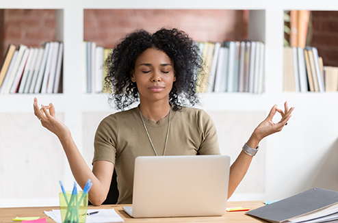 Fatigue oculaire : comment soulager ses yeux avec le yoga ? 