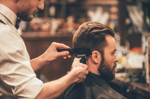 Homme : trois coiffures tendance pour cet été