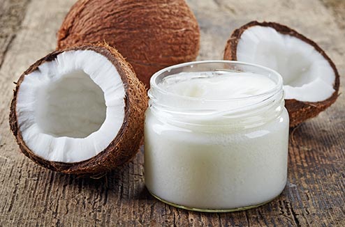 Huile de coco : pourquoi et comment l’utiliser en cuisine ?