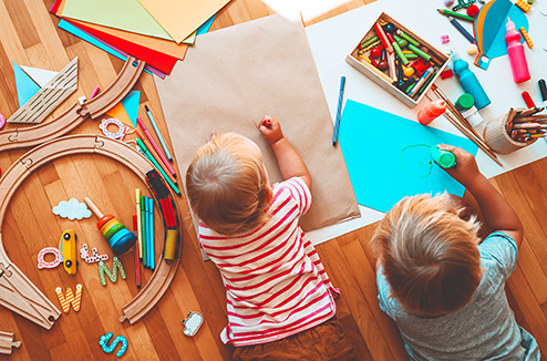 10 idées pour occuper les tout-petits quand on ne peut pas sortir