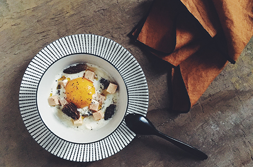 Œuf cocotte aux morilles et au foie gras, cuit au micro-ondes