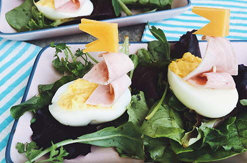Les oeufs mimosa petits bateaux