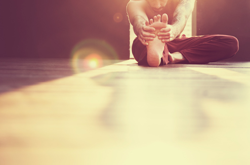 Les positions de yoga énergisantes pour un hiver sans stress