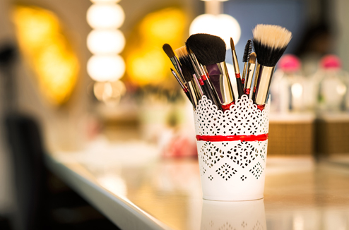 Maquillage : avez-vous pensé à nettoyer vos pinceaux ?
