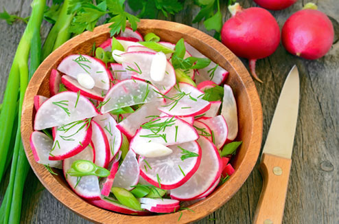 Salade croquante de radis au gomasio