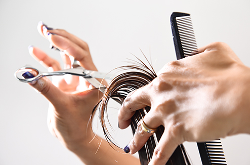 Cheveux : 10 astuces pour limiter les dégâts