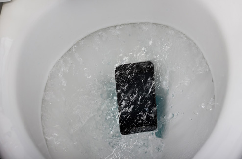 smartphone-tombe-eau-une.jpg