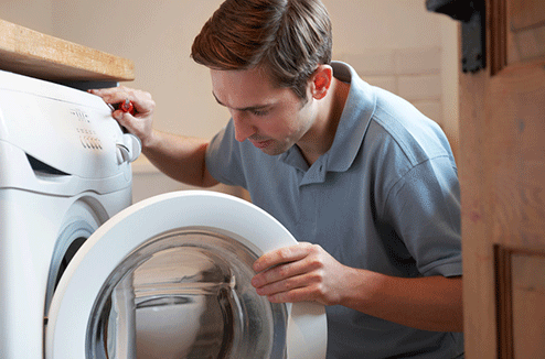 Fuites, moisissures, vibrations... Nos solutions pour un lave-linge en panne