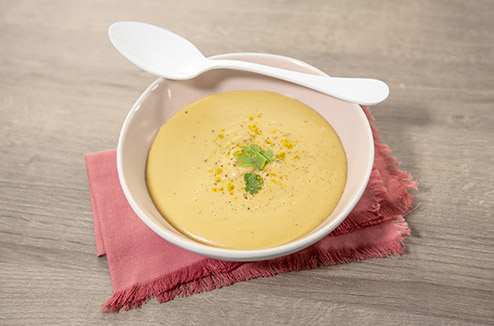 Soupe de lentilles corail, à la noix de coco et au curry
