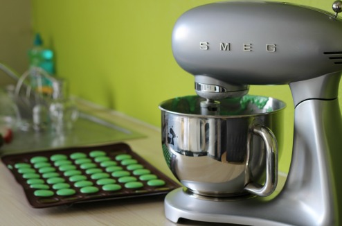 Réaliser des macarons salés-sucrés avec le robot Smeg 