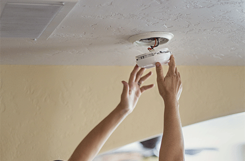 Détecteur de fumée : lequel choisir et comment l'installer ?