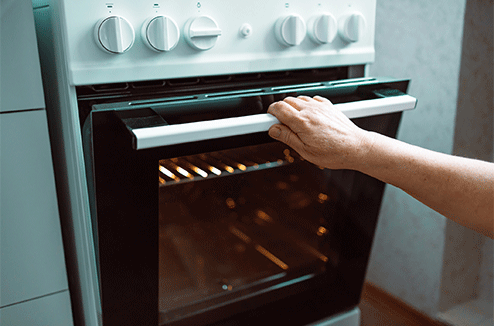 Un four dans une cuisine