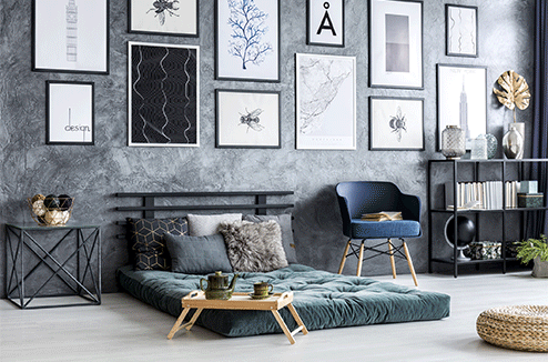Un futon dans un salon bien décoré