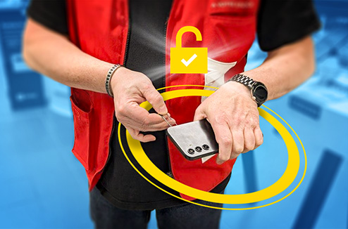 Désimlocker un smartphone permet de changer facilement d'opérateur Vendeur Darty insérant une carte Sim dans un smartphone