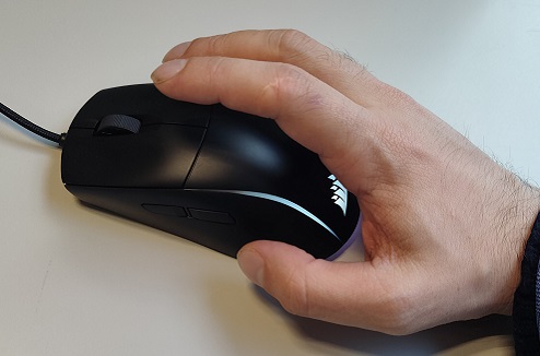 Dominez le jeu avec la M75 RGB Lightweight, la nouvelle souris signée Corsair !