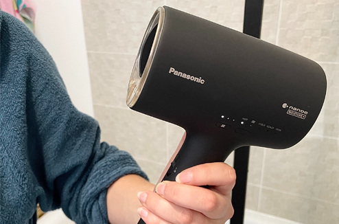 Test du Panasonic EH-NA0J : le sèche-cheveux qui prend soin de votre chevelure 