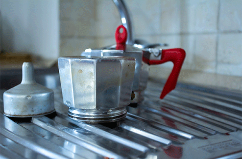 Cafetière italienne : comment la nettoyer et l'entretenir pour toujours boire un bon café ?