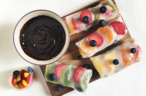 Fondue au chocolat revisitée en rouleau de printemps