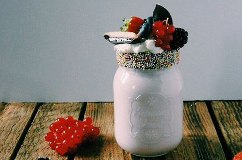 Freakshake aux fruits rouges et au chocolat