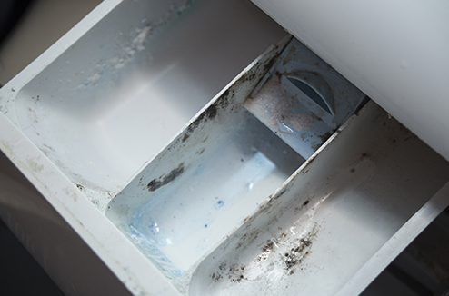 Nettoyer la machine à laver le linge : comment se débarrasser de la casse, des moisissures et des mauvaises odeurs ?