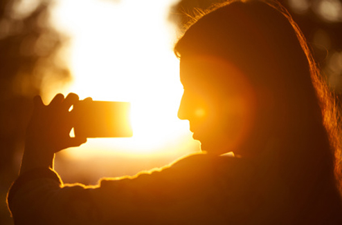 Comment voir l'écran de l'appareil photo en plein soleil ?