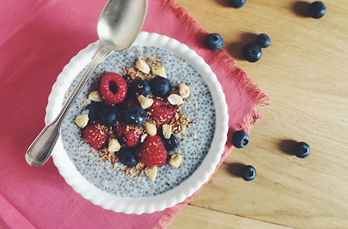 Porridge de graines de chia au lait de coco