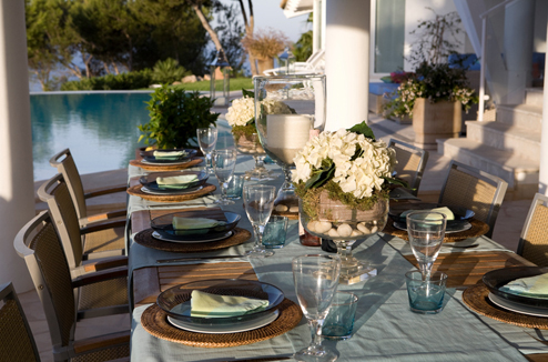 Une table bien dressée même dehors