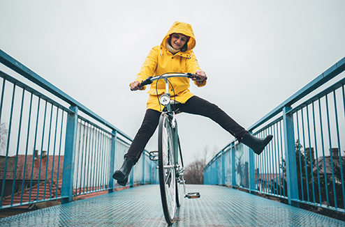 Vélo, trottinette : comment se protéger de la pluie ?