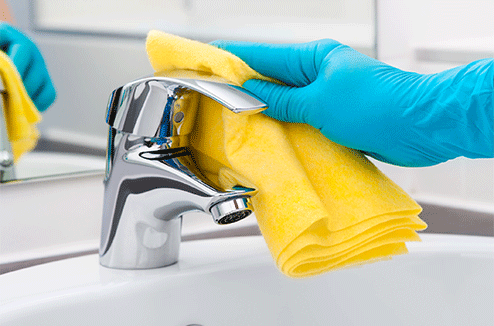 Rouille, tartre : comment nettoyer et faire briller vos robinets ?
