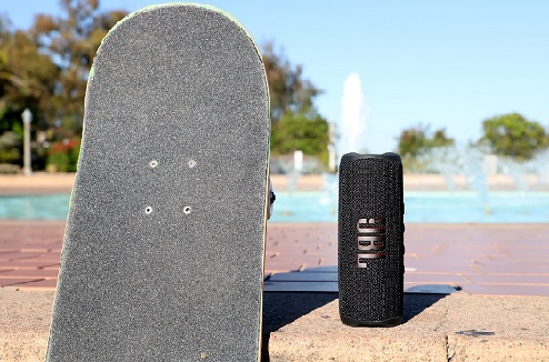 Le top 5 des enceintes Bluetooth pour buller au bord de l’eau (mer, piscine, rivière, etc.) 