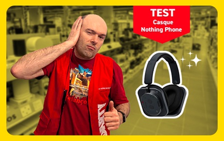 Un vendeur Darty eécoute sa musique sur un casque Nothing Headphone (1)