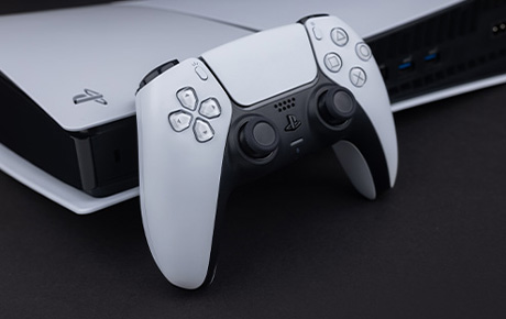 La PS5 et sa manette DualSense