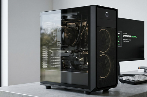 Un boîtier PC sur un bureau 