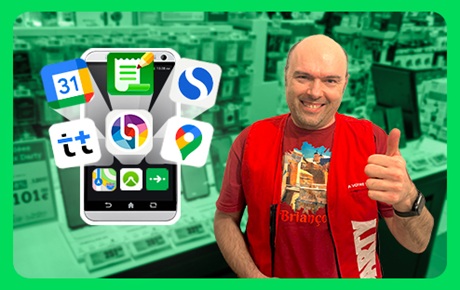 Un vendeur Darty entouré de logos d'applications grand public