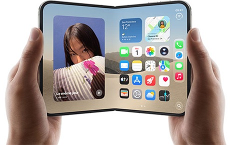 iPhone Duo ouvert sur fond blanc