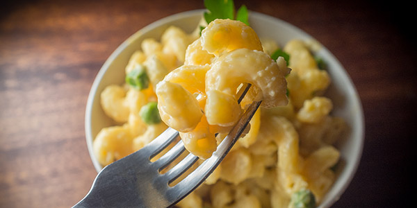 Macaronis au fromage version micro-ondes. 