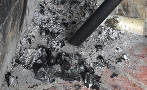  Aspirer les cendres avec le Big Dirt d'Electrolux