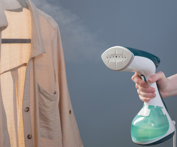 Le d&eacute;froisseur est id&eacute;ale pour ajuster son look en quelques secondes